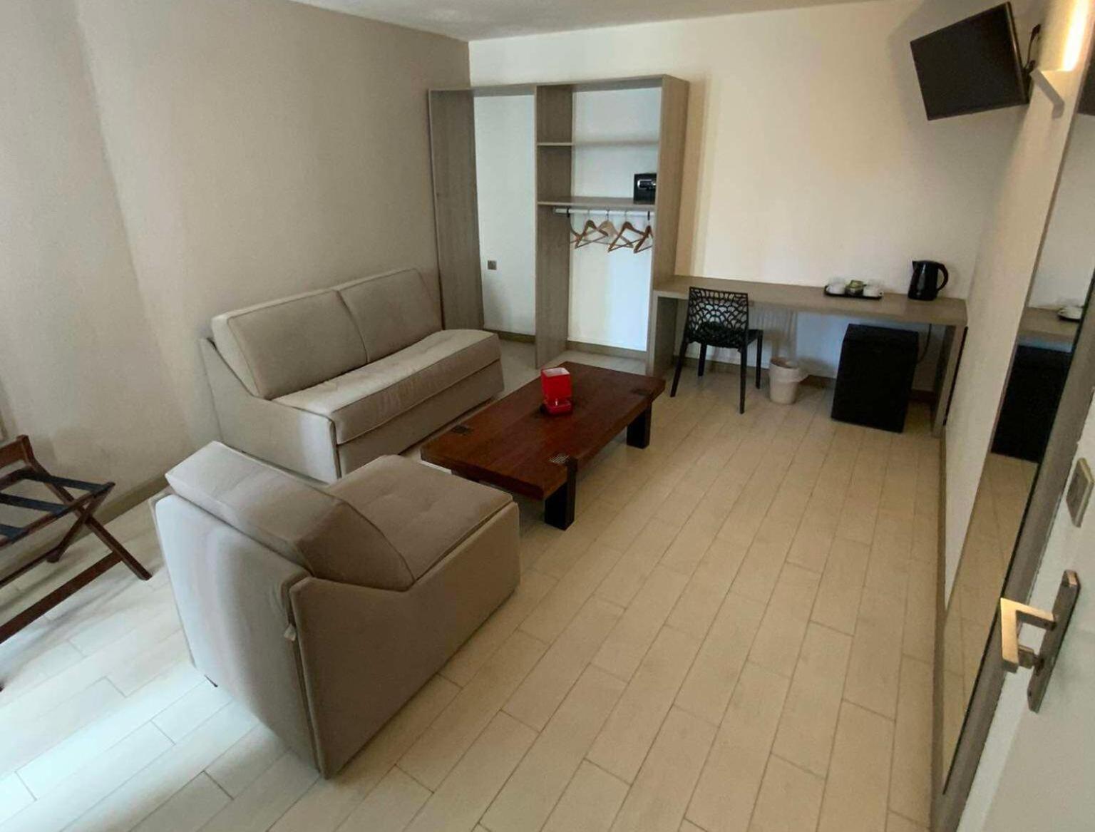 Hotel Des Amandiers Cayenne Bagian luar foto