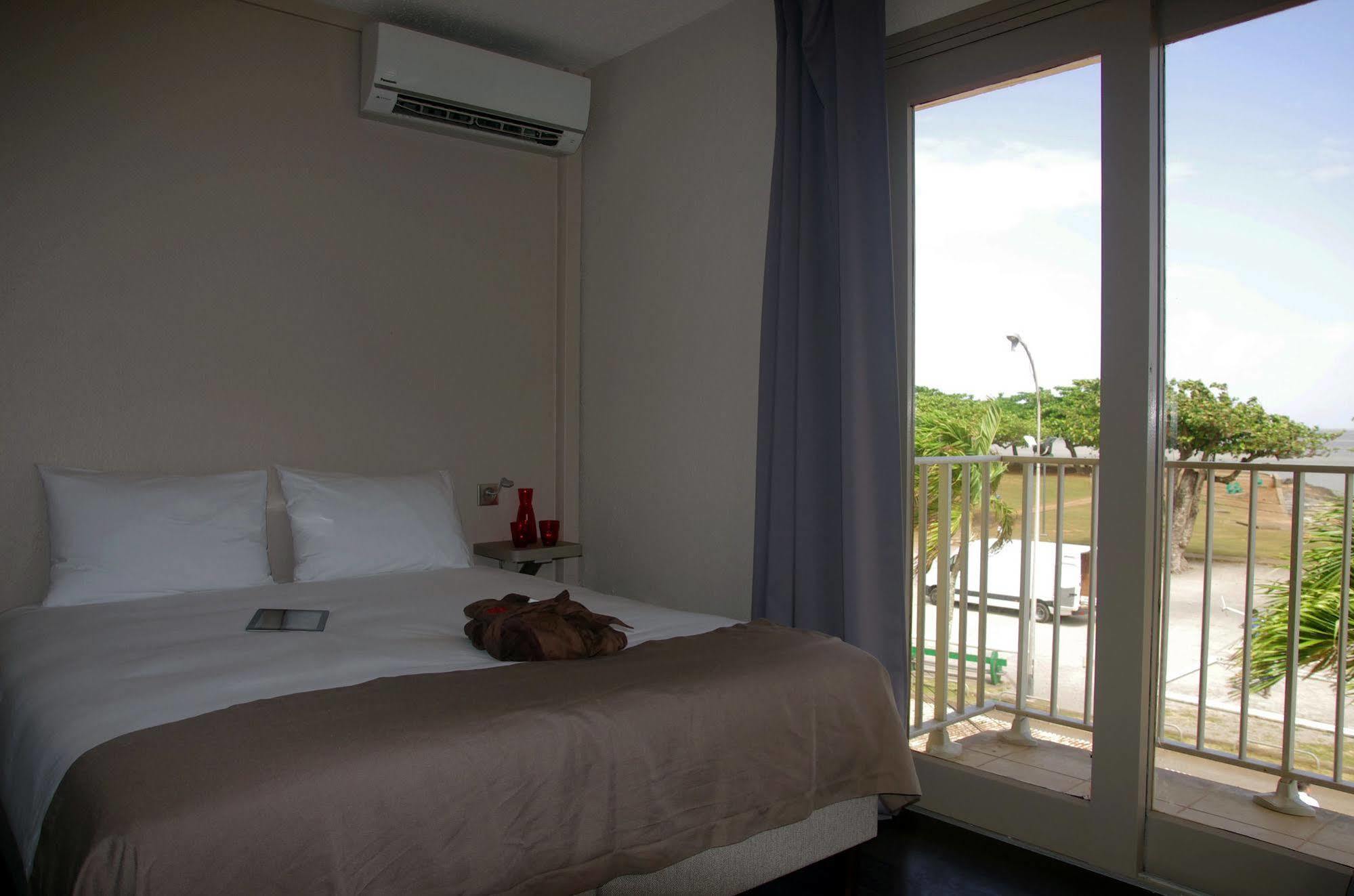 Hotel Des Amandiers Cayenne Bagian luar foto